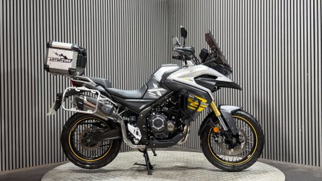 Voge DS 2025 ONLY 3K PANNIERS SCREEN ADVENTURE BIKE A2 READY 1