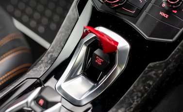 Lamborghini Huracan LP640-4 Performante 17