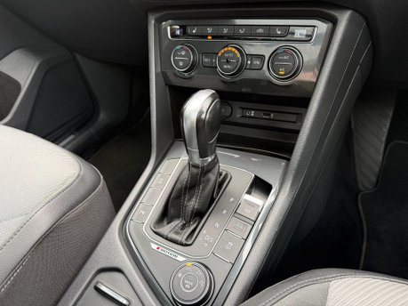 Volkswagen Tiguan 2.0 TDI BlueMotion Tech R-Line DSG 4Motion Euro 6 (s/s) 5dr 24