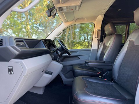 Volkswagen Transporter 2.0 Transporter T32 Sportline Black Edition TDI Semi-Auto 39