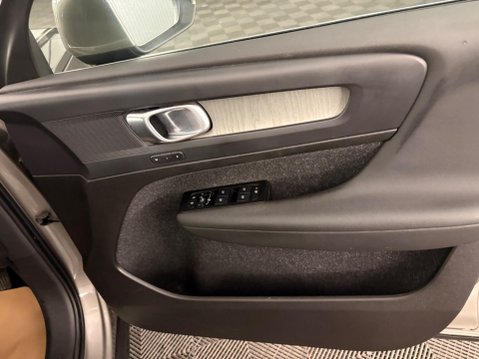 Volvo XC40 1.5h T5 Twin Engine Recharge 10.7kWh Inscription Pro Auto Euro 6 (s/s) 5dr 35