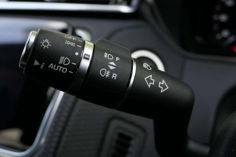 Land Rover Range Rover Velar R-DYNAMIC SE 37