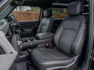 Land Rover Defender D300 X-Dynamic HSE 9
