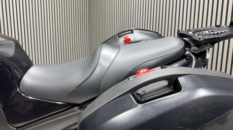 Kawasaki ZZR1400 2010 ONLY 30K STUNNING BIKE PANNIERS LONG MOT WARRANTY 1400CC 26