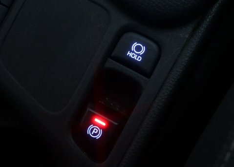 Toyota Yaris 1.5 Yaris Design HEV CVT 5dr 32