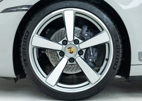 Porsche 911 Carrera T (992)