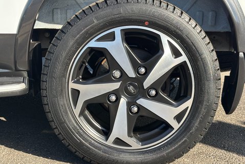 Ford Transit Custom 300 Active L1 170 ps Selectshift Panel Van - Tailgate & Twin Side Doors 37