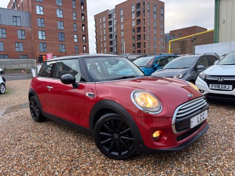Mini Hatch COOPER.. 8 SERVICES... SAT NAV..DAB.CRUISE CONTROL.. £20:00 R/TAX