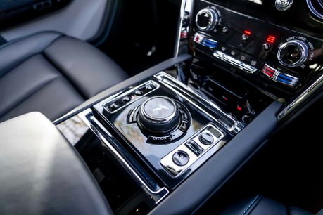 Rolls-Royce Cullinan V12. DYNAMIC PACKAGE. ACTIVE CRUISE. SHOOTING STAR HEADLINER. HUD 12