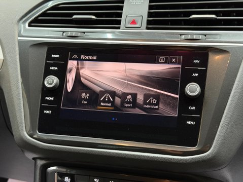 Volkswagen Tiguan 2.0 TDI SE Navigation 4Motion Euro 6 (s/s) 5dr 76