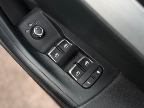 Audi Q3 2.0 TDI S line S Tronic quattro Euro 5 (s/s) 5dr 79