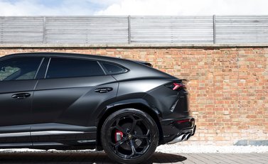 Lamborghini Urus 30