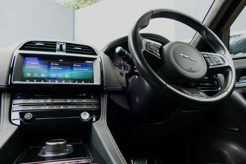 Jaguar F-Pace 2.0 F-Pace Chequered Flag AWD Auto 4WD 5dr 28