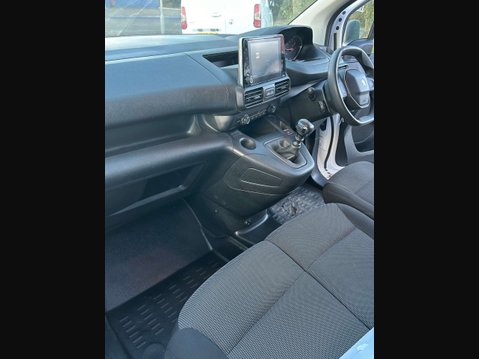 Peugeot Partner 1.5 BlueHDi 1000 Professional Premium + Standard Panel Van 5dr Diesel Manua 18