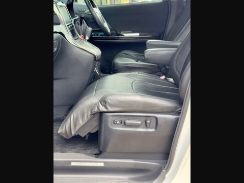 Toyota Vellfire G Edition V6 Sunroof 50
