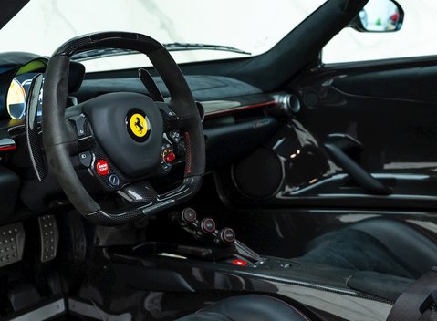 Ferrari LaFerrari 11