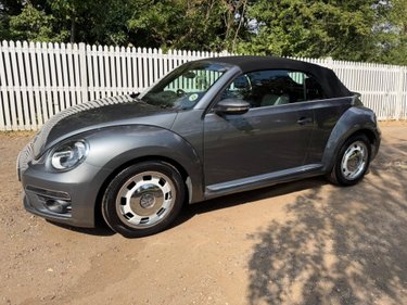 Volkswagen Beetle DESIGN TSI BLUEMOTION TECHNOLOGY DSG 3