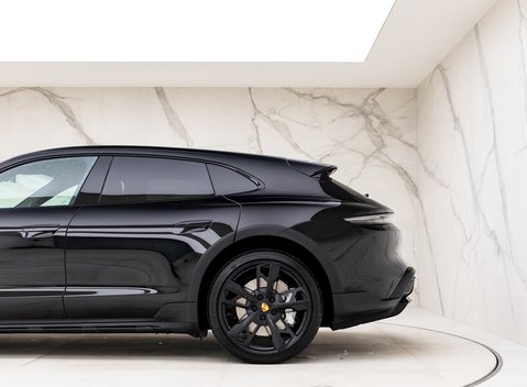Porsche Taycan 4S Cross Turismo 30