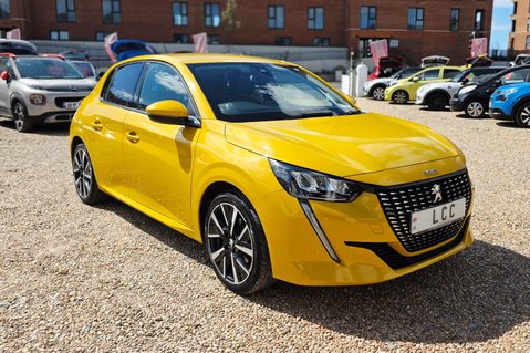 Peugeot 208 1.2 PURETECH ALLURE S/S STUNNING CAR! LOW INSURANCE!MAIN DEALER HISTORY 9