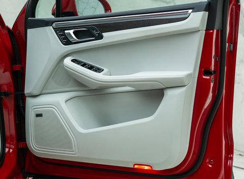 Porsche Macan GTS 30