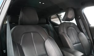 Volvo XC40 P8 R-DESIGN AWD One Owner Full Volvo Service History Leather Interior 4