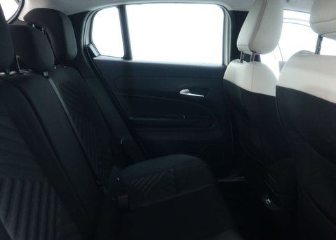 Fiat 600 1.2 600 La Prima HEV Auto 5dr 44