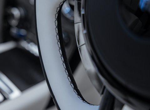 Rolls-Royce Cullinan Series II BLACK BADGE 30