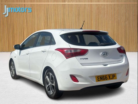 Hyundai i30 1.4 Blue Drive SE Hatchback 5dr Petrol Manual Euro 6 (s/s) (100 ps) 27