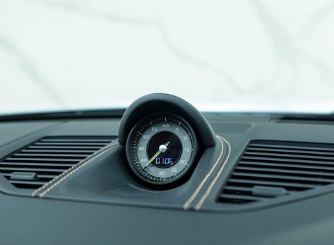 Porsche 911 (992) GT3 Touring 10