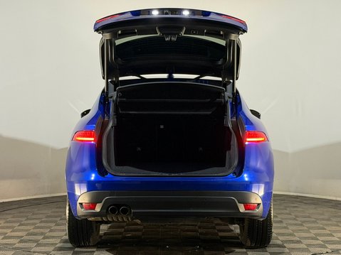 Jaguar F-Pace R-SPORT AWD 8