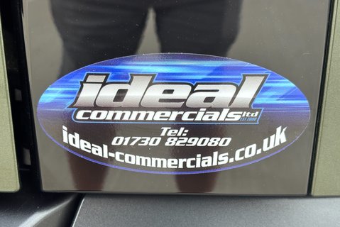 Land Rover Defender 90 D250 Hard Top X-Dynamic HSE 3 Seat 12