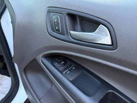 Ford Transit Connect 1.5 240 EcoBlue Limited Auto L2 Euro 6 (s/s) 5dr 17