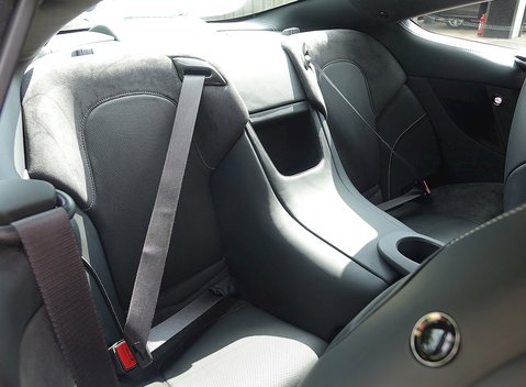 Aston Martin Vanquish 18