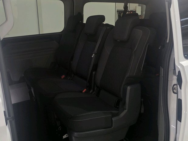 Ford Transit Custom TRANSIT CUSTOM 320 L2 DIESEL FWD 2.0 Eco Blue 136ps H1 Limited 9 Seater 13