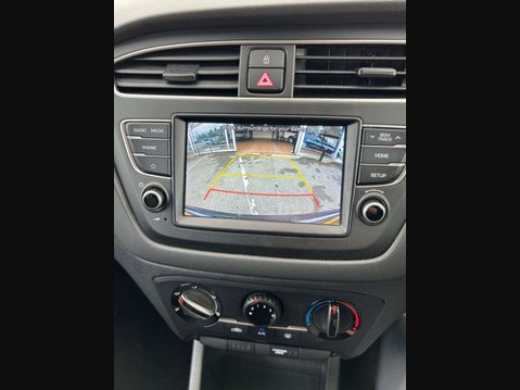 Hyundai i20 1.2 SE Launch Edition Hatchback 5dr Petrol Manual Euro 6 (s/s) (84 ps) BLUE 33