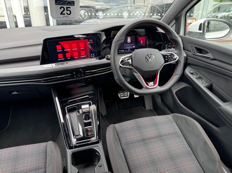 Volkswagen Golf GTI TSI DSG 30