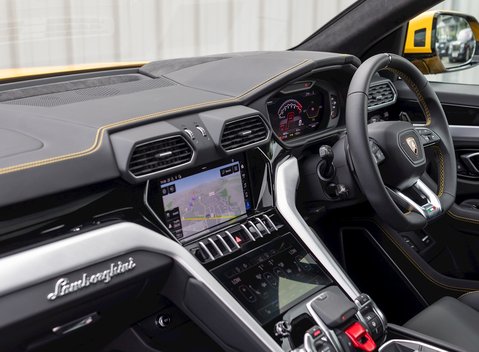 Lamborghini Urus 18