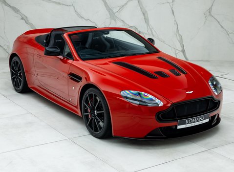 Aston Martin V12 Vantage S Roadster 9
