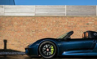 Porsche 918 Spyder Weissach 36