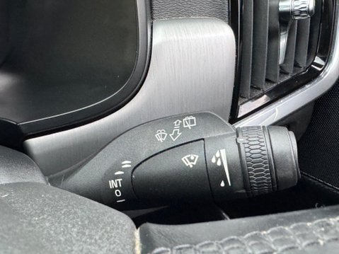 Volvo V90 2.0 D4 Momentum Auto Euro 6 (s/s) 5dr 38