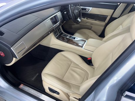 Jaguar XF D LUXURY 9