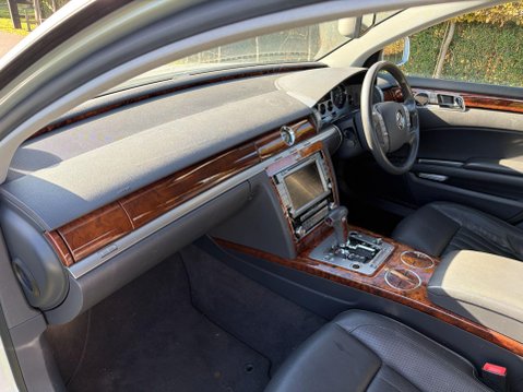 Volkswagen Phaeton 3.0 TDI CR V6 Tiptronic 4Motion Euro 5 4dr 10