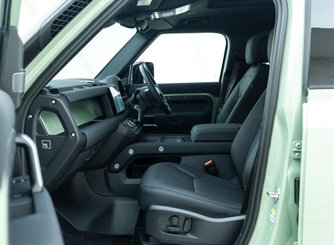 Land Rover Defender 110 75th Anniversary P400e 14