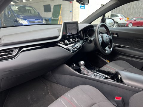 Toyota C-HR 2.0 VVT-h GR SPORT SUV 5dr Petrol Hybrid CVT Euro 6 (s/s) (184 ps) 17