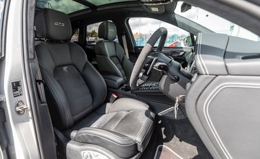 Porsche Macan GTS 12