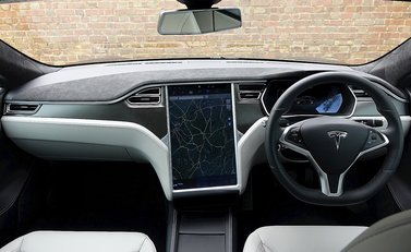 Tesla Model S S 90d 17