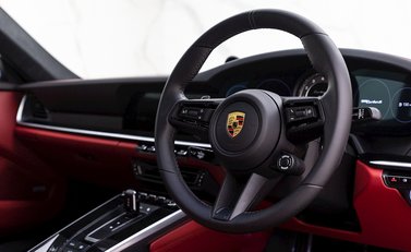 Porsche 911 Turbo S (992) 9