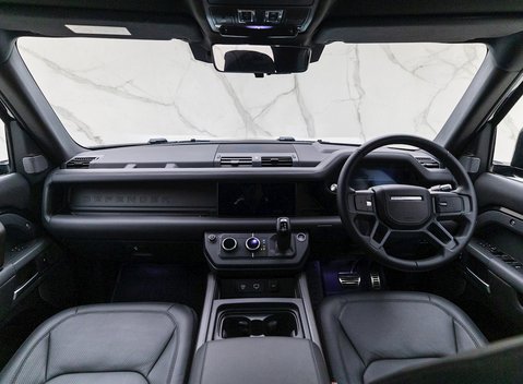 Land Rover Defender 110 P400 X 16