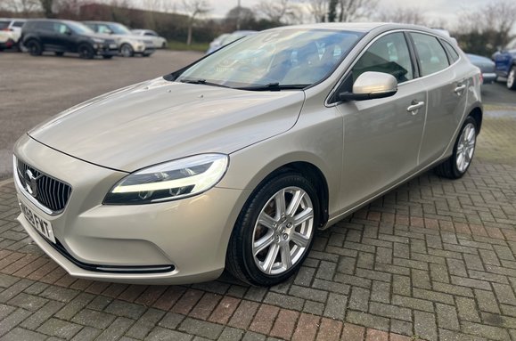 Volvo V40 2.0 T3 INSCRIPTION 13