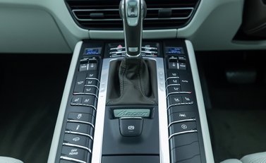 Porsche Macan S 24